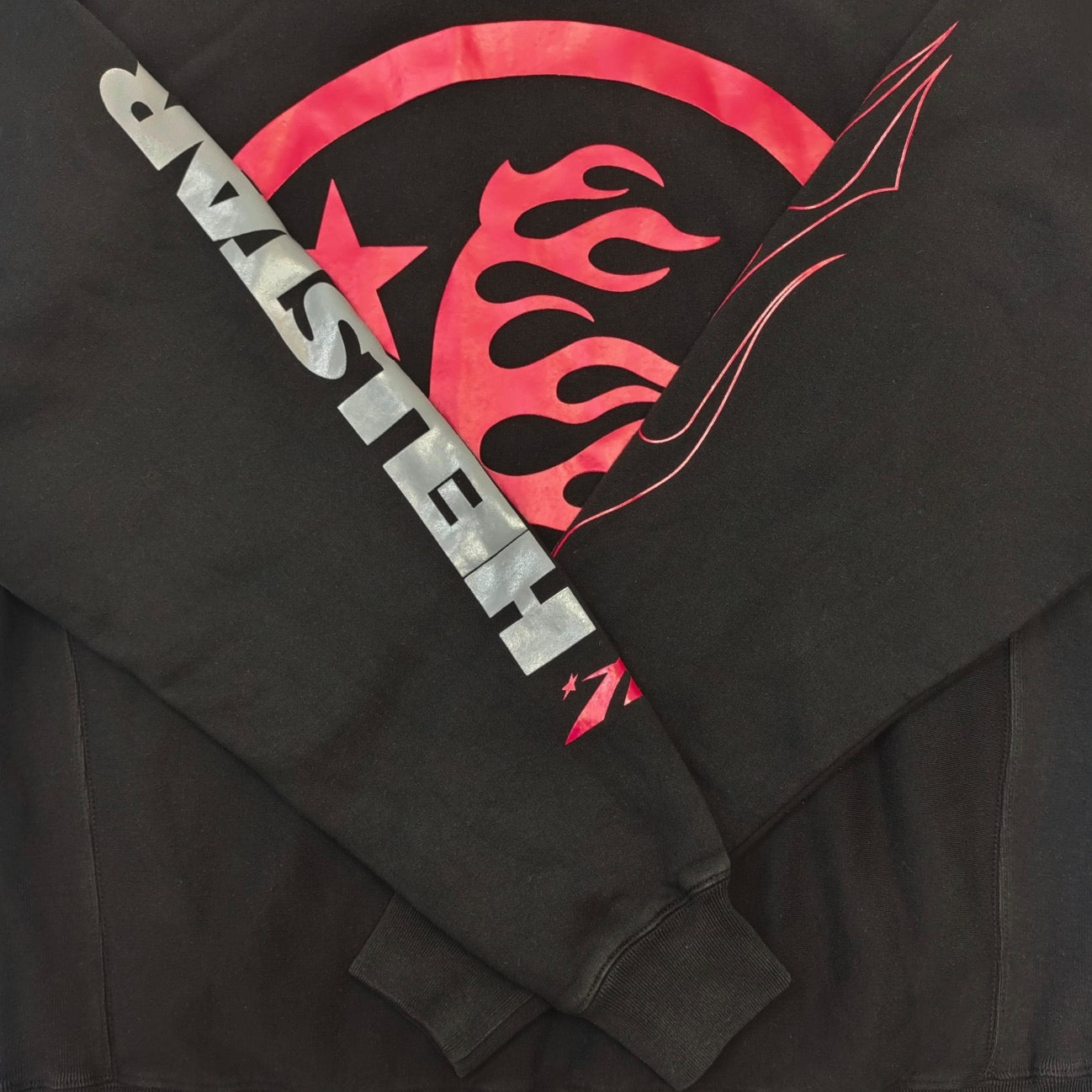 Schwarzer Hoodie