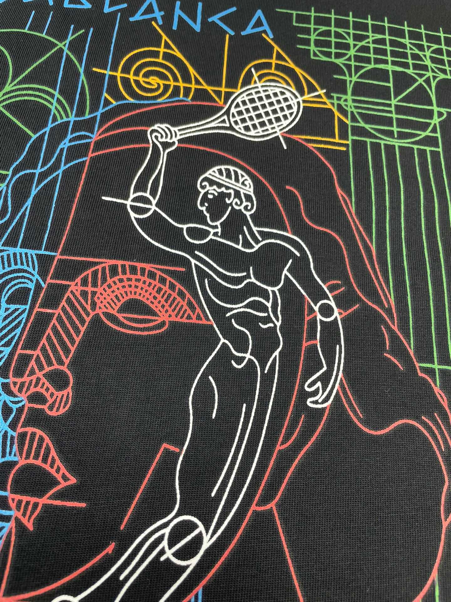 Schwarz-weißes T-Shirt