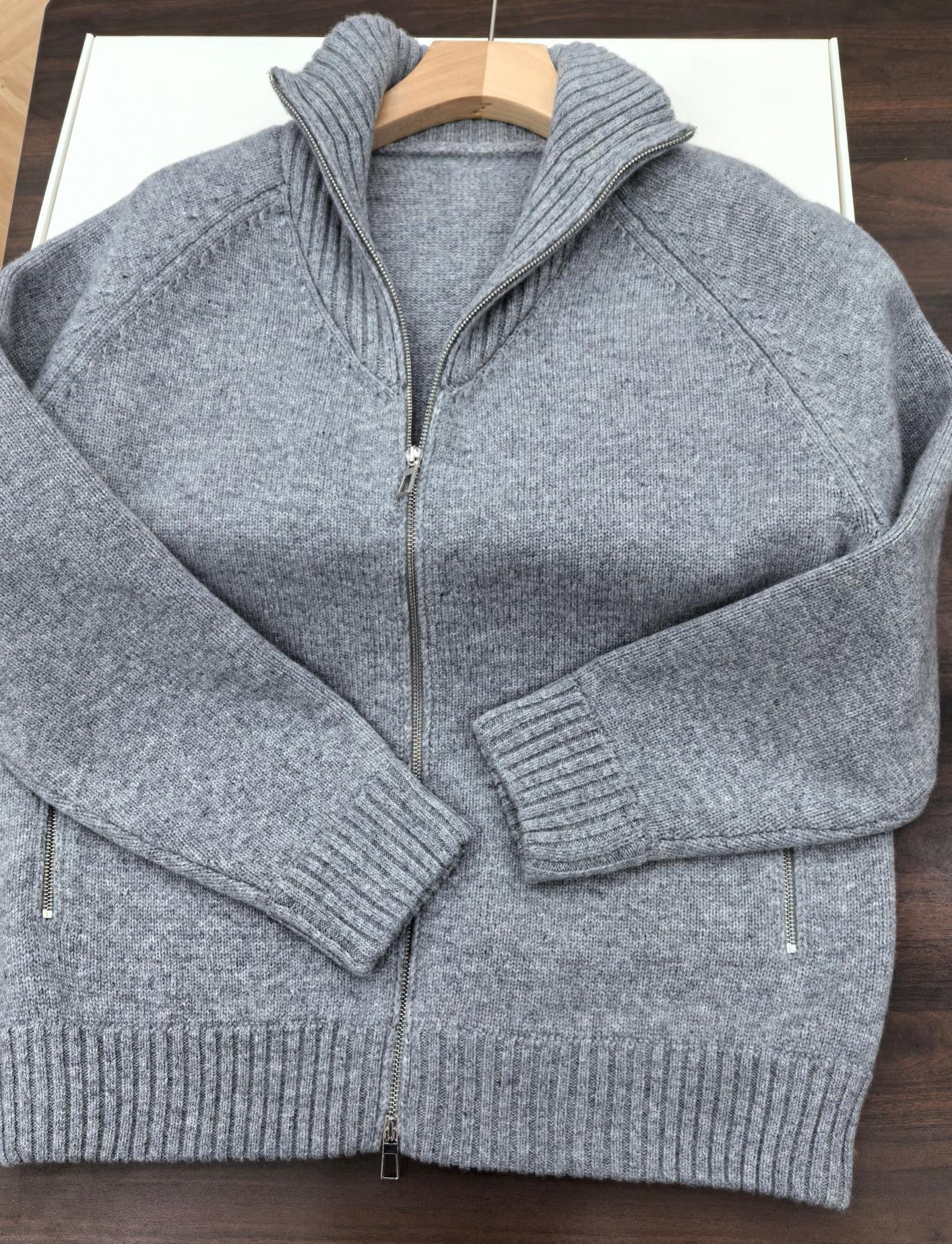 الشوفان والسترة الرمادية