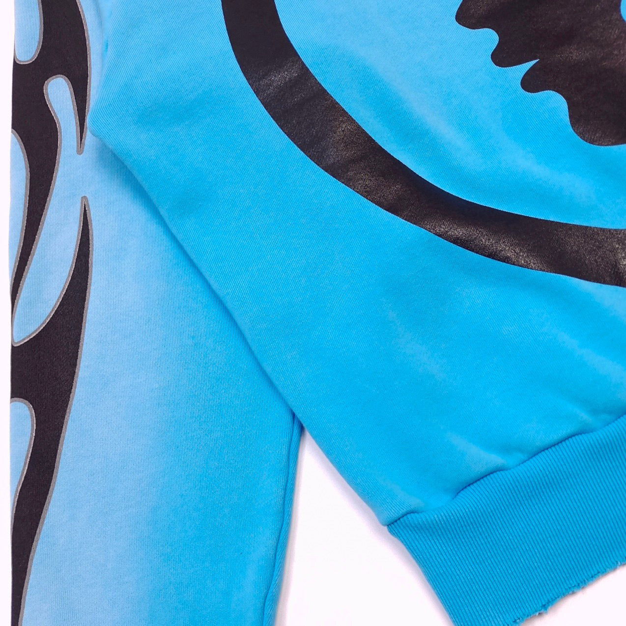 Himmelblauer Hoodie