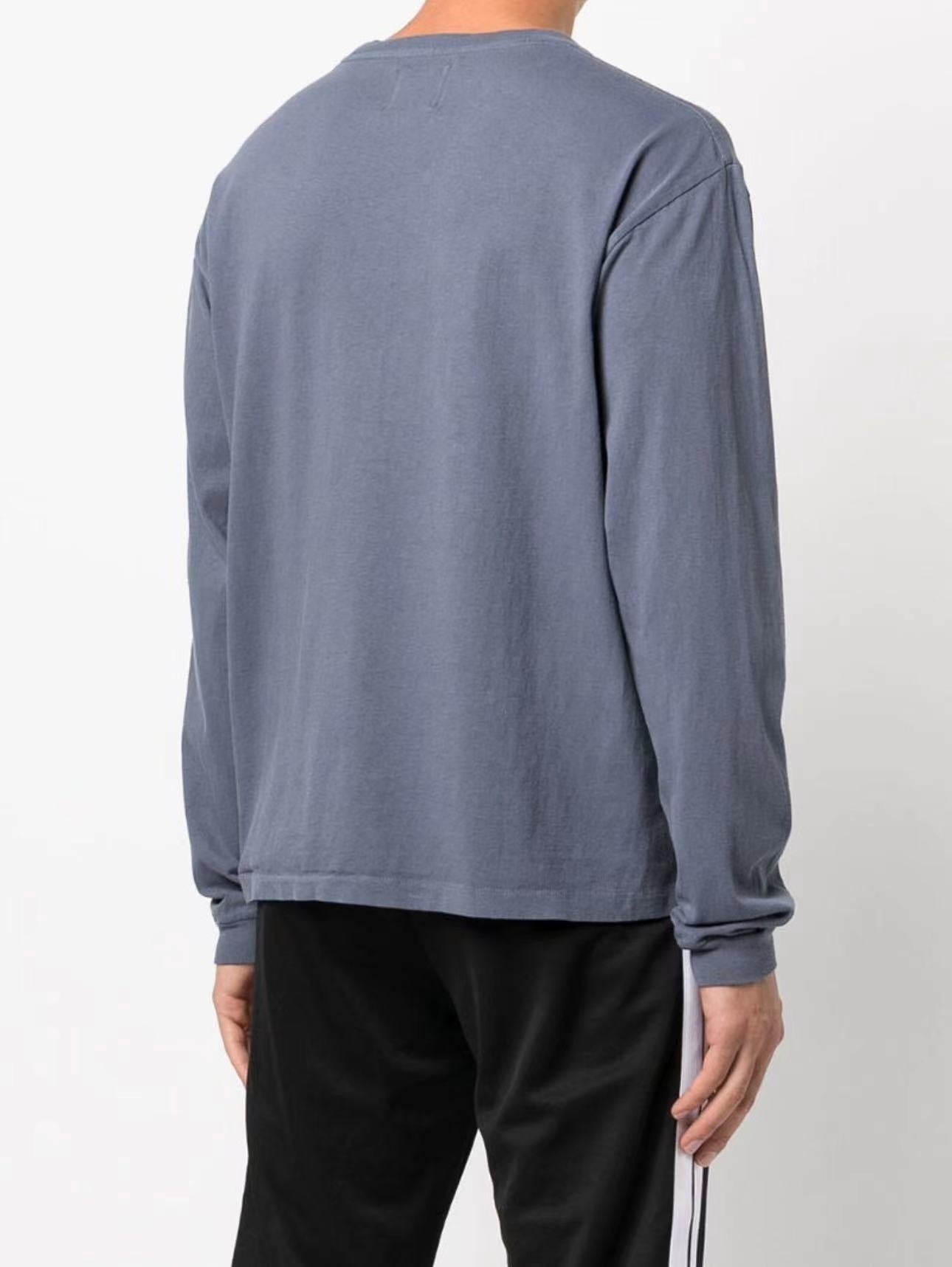 Blaues Sweatshirt