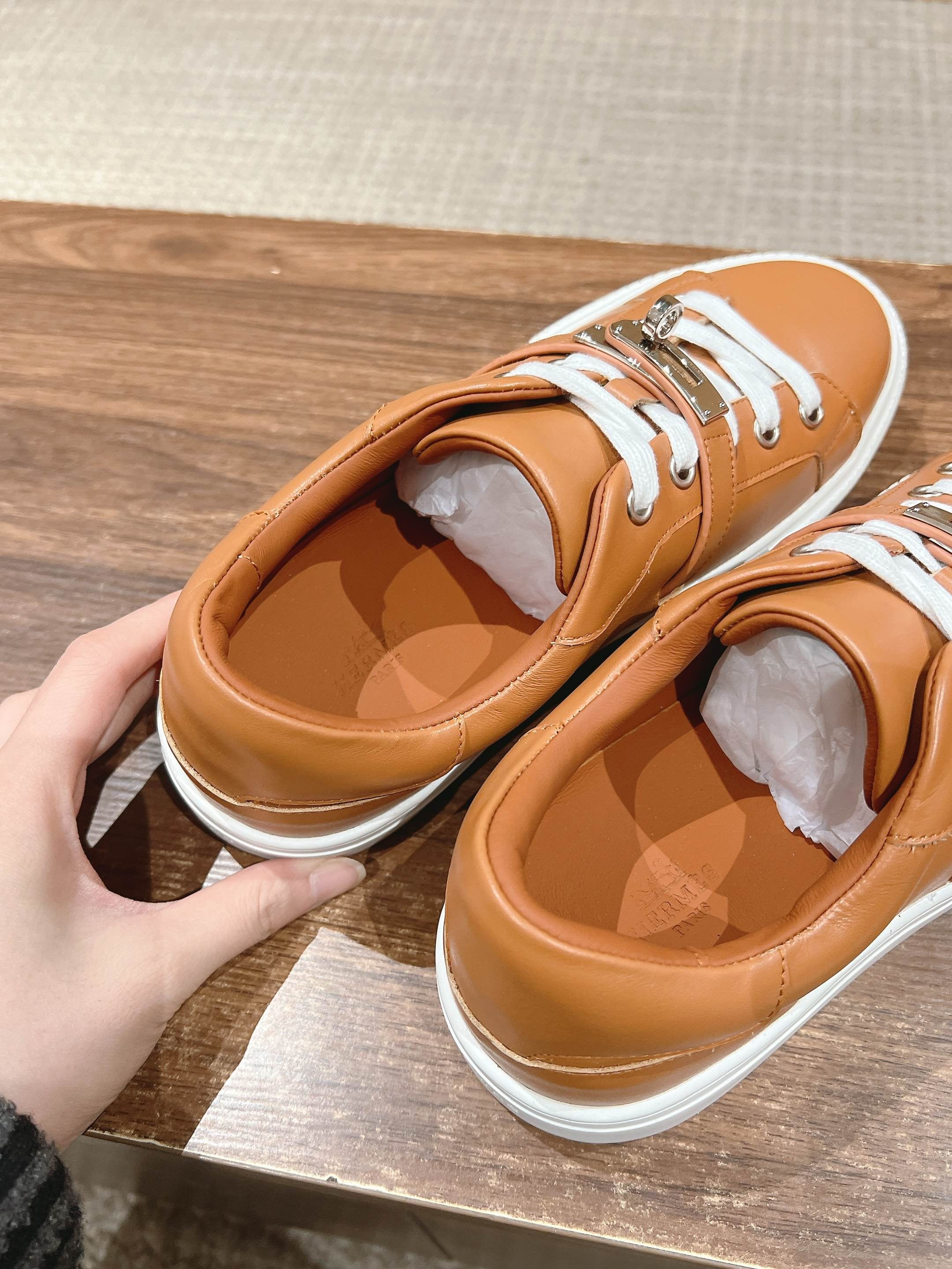 Mehrfarbige Schuhe