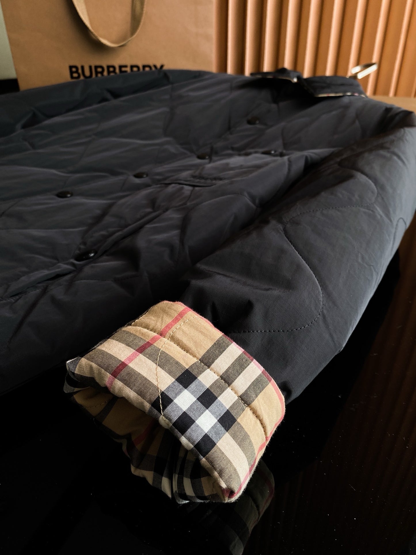 سترة متعددة الألوان