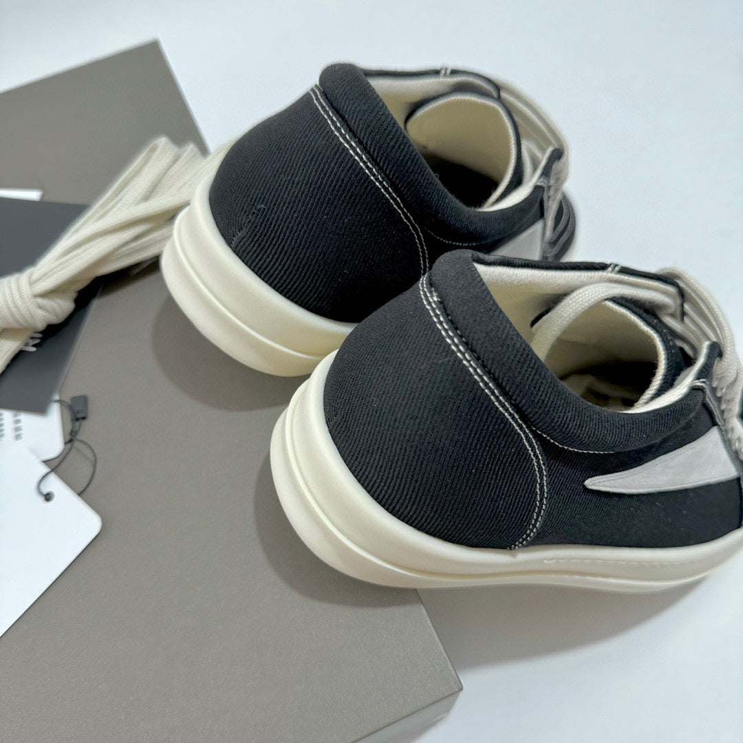 Schwarz-weiße Schuhe