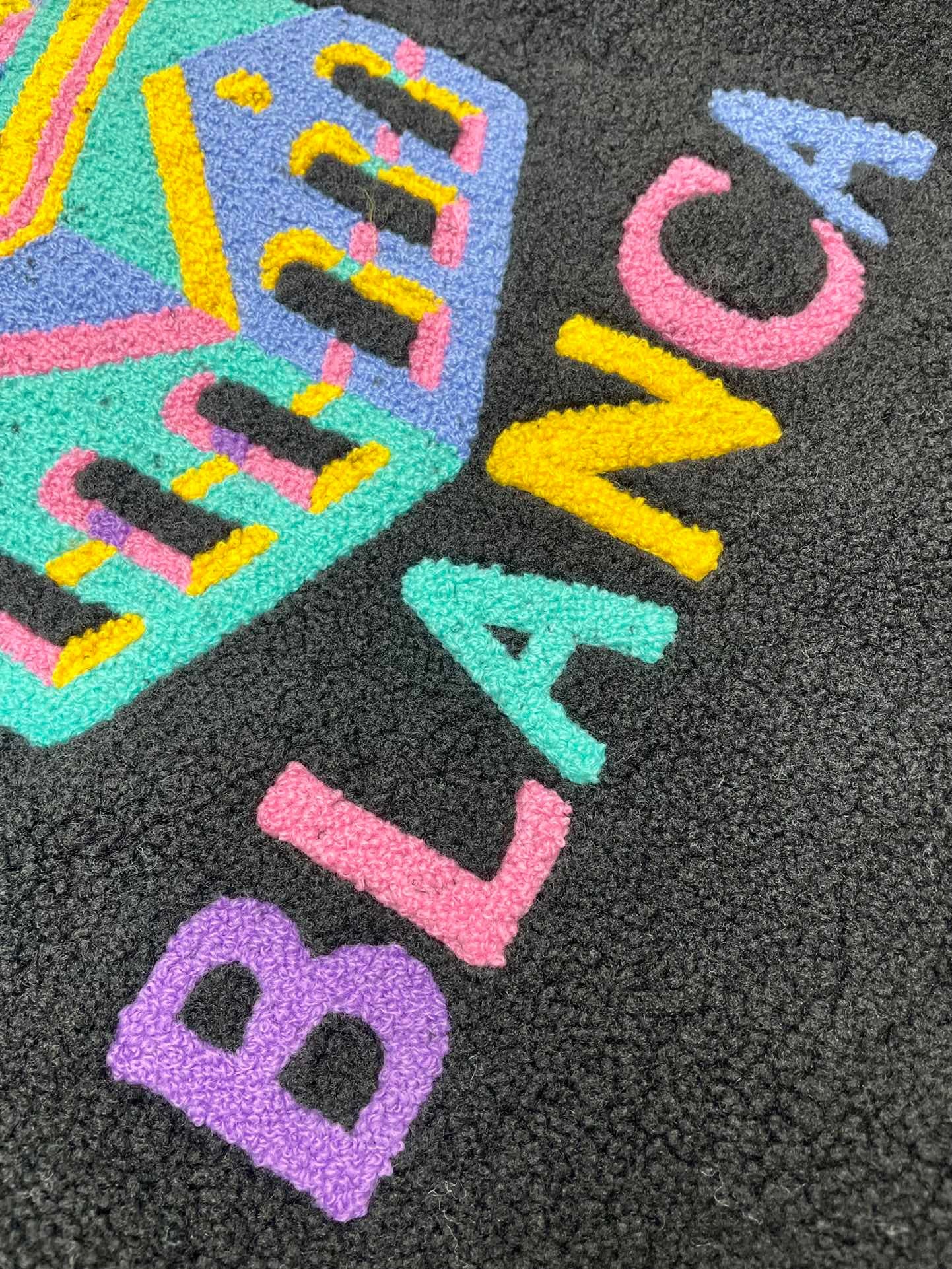 سترة سوداء وبيج