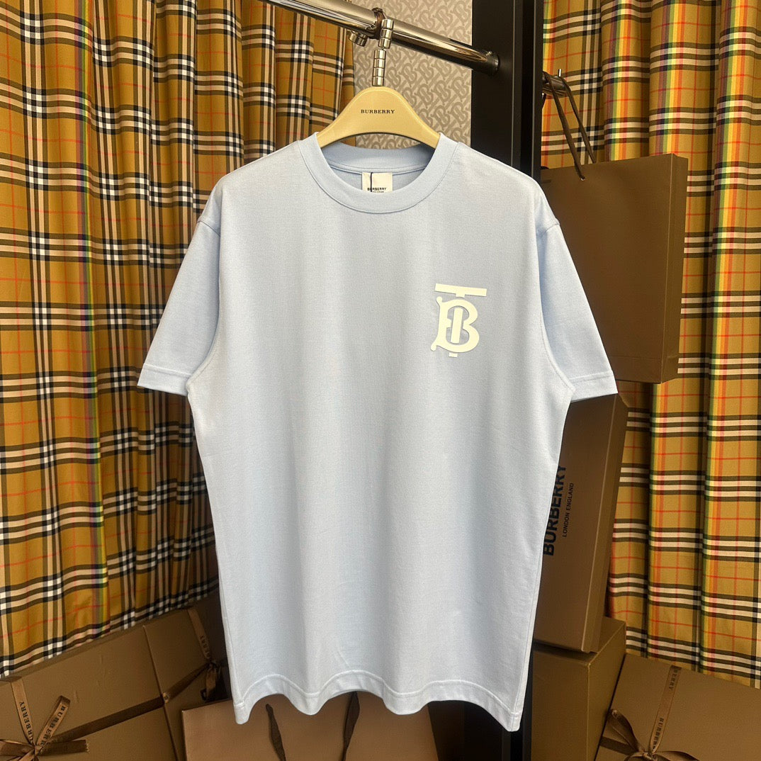 Schwarzes, khakifarbenes und weißes T-Shirt