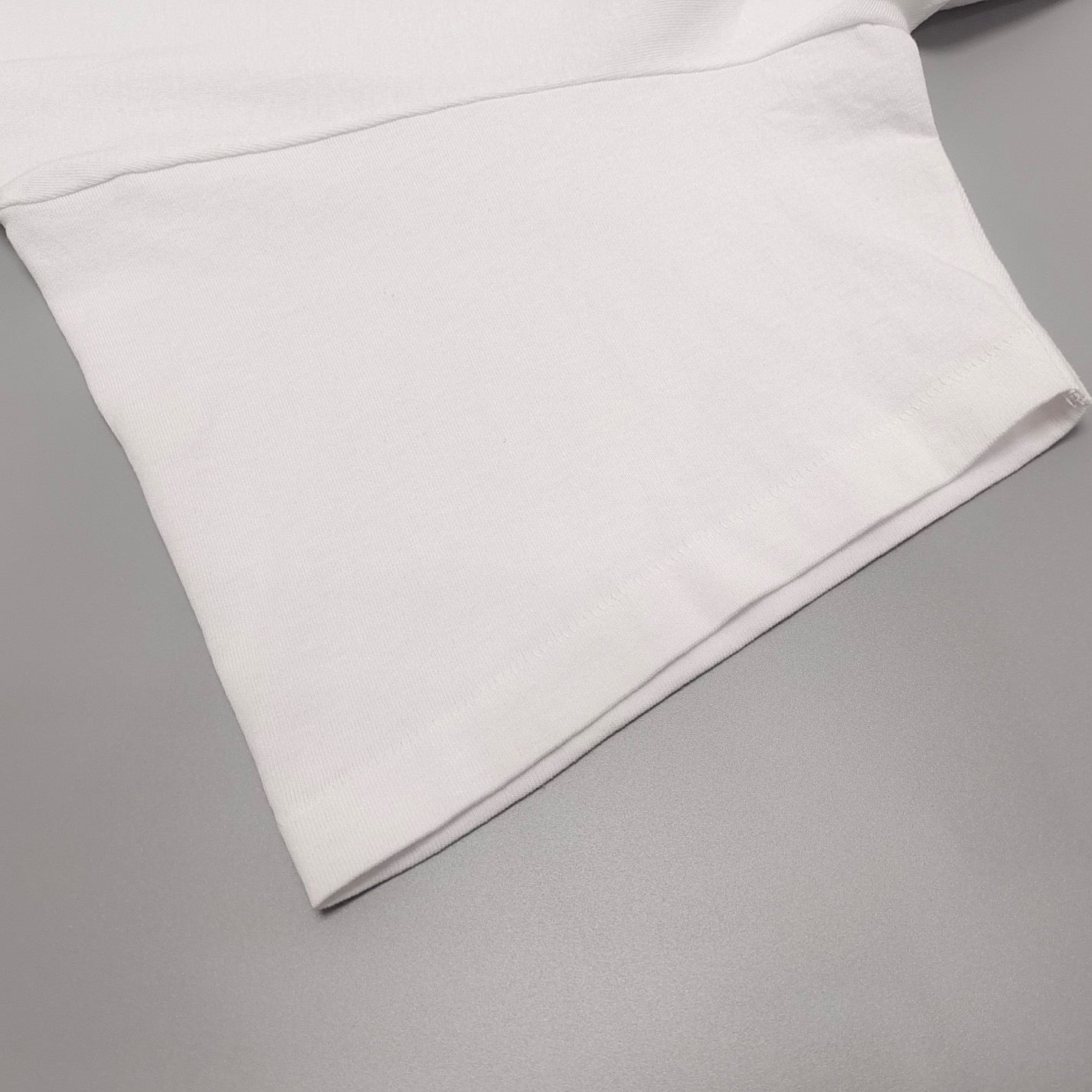 weißes T-Shirt