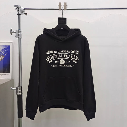 جارزة سوداء بقبعة شتوية