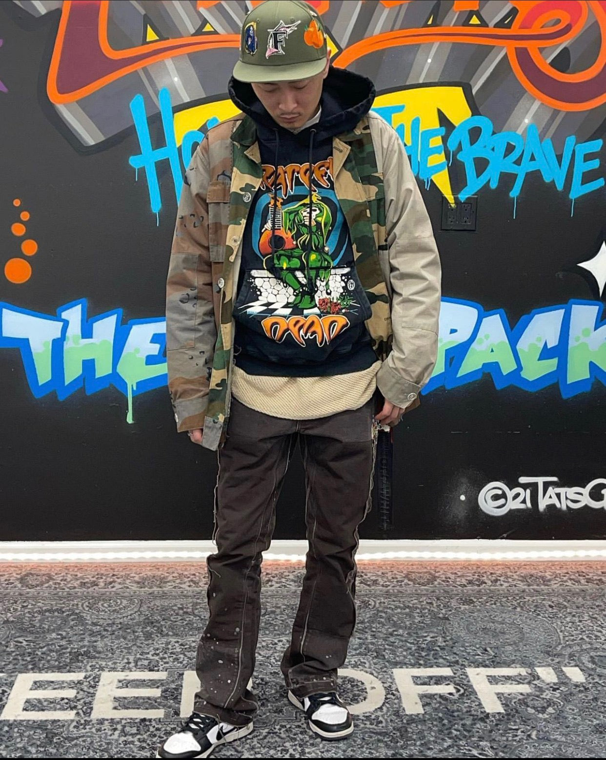 Schwarzgrauer Hoodie