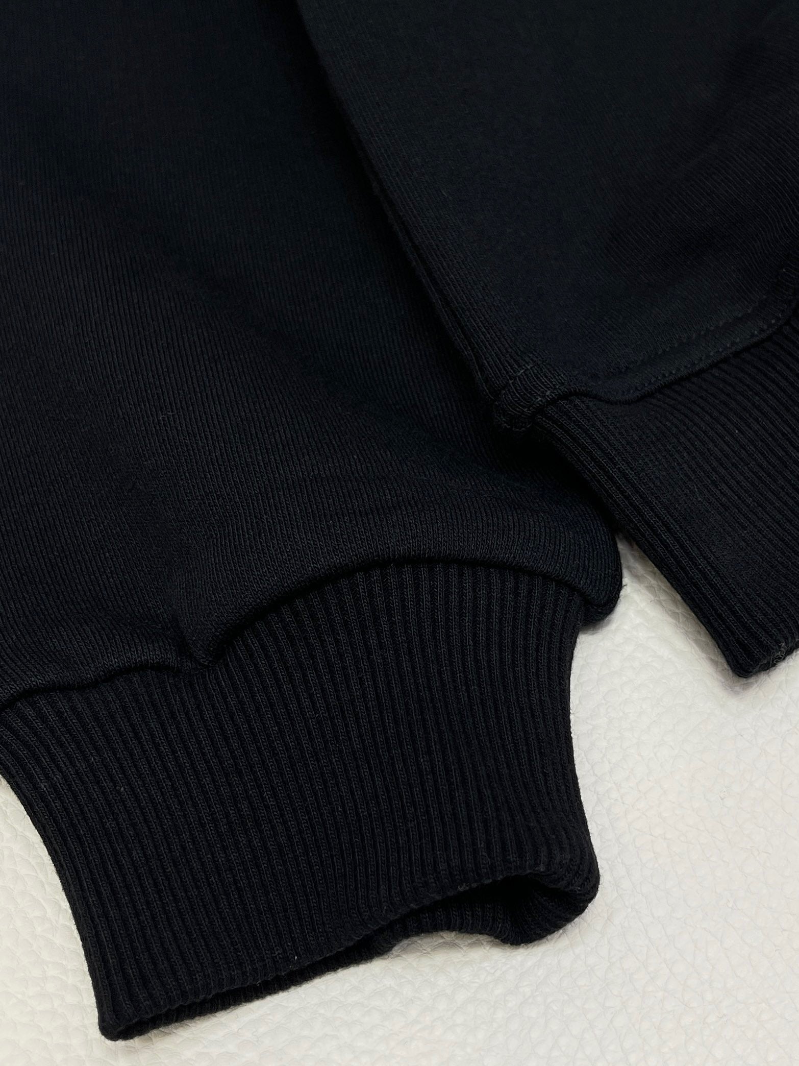 Schwarz-braunes Trikot
