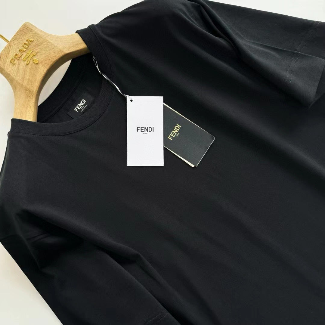 Black T-shirt - FashionHype.xyz