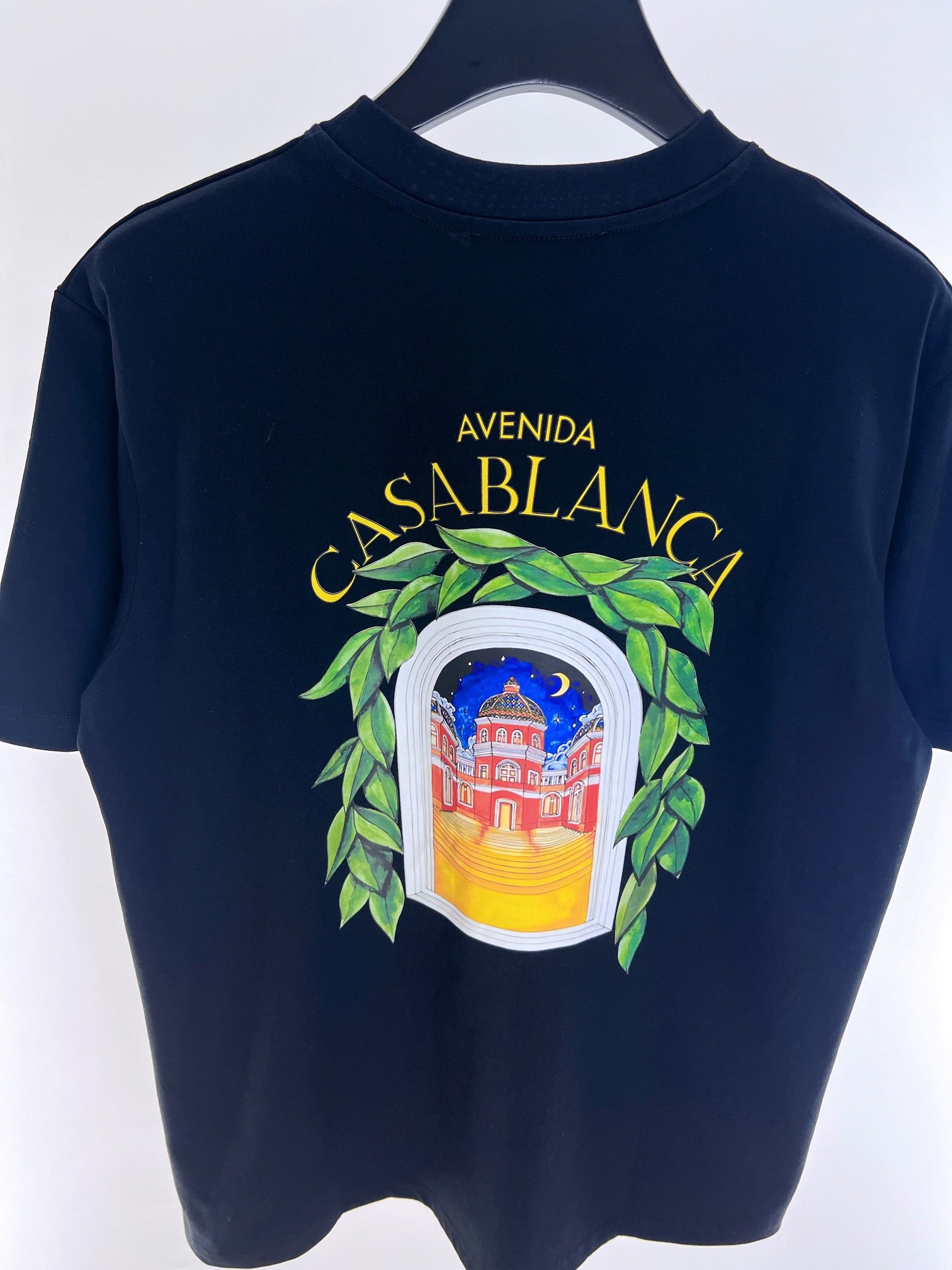 Schwarz-weißes T-Shirt