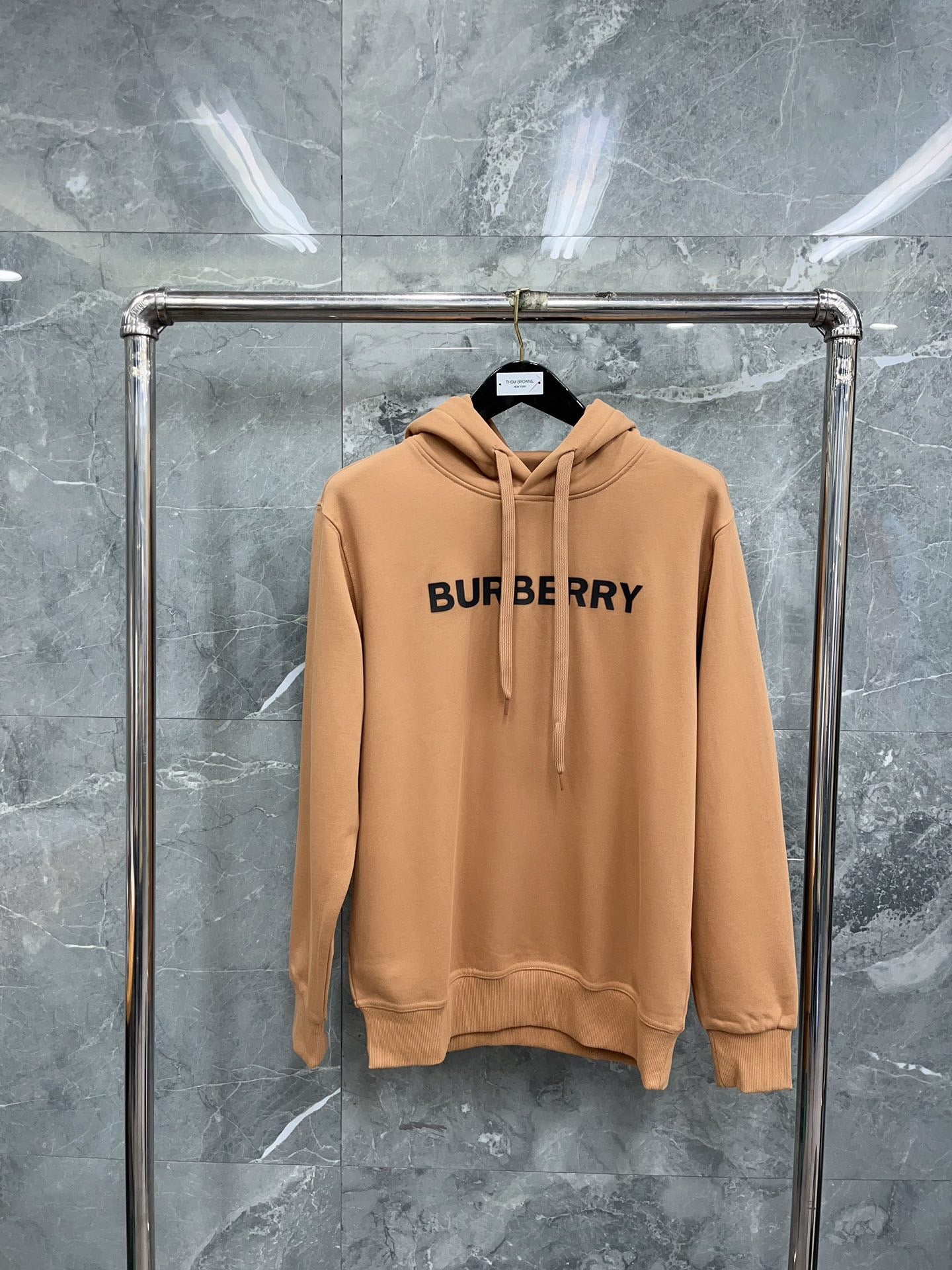 هودي أسود، كاكي، أزرق وأحمر