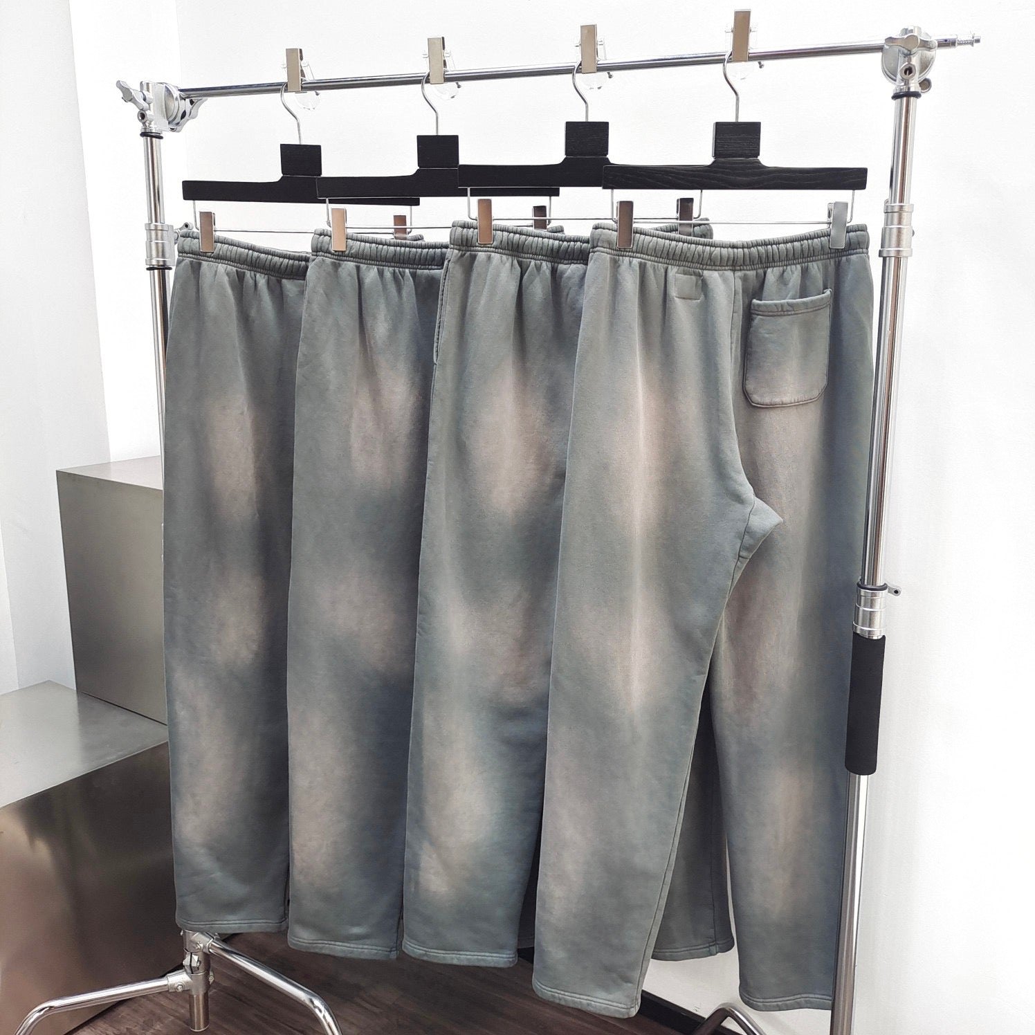 Pantalón gris oscuro
