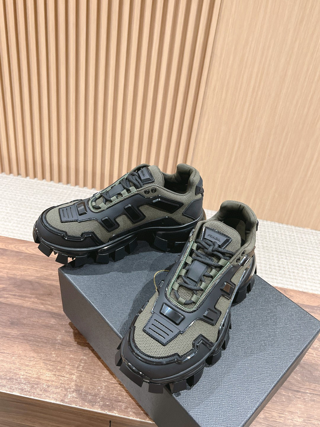Weiß-Grüne Schuhe