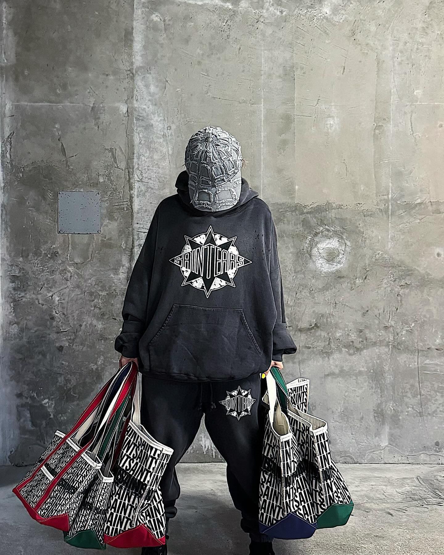 Schwarzer Hoodie