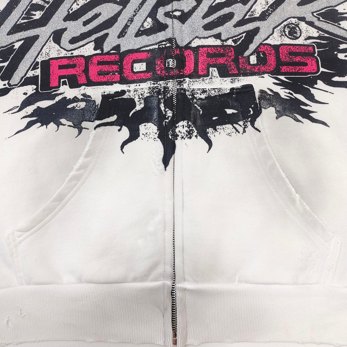 Sudadera con capucha blanca