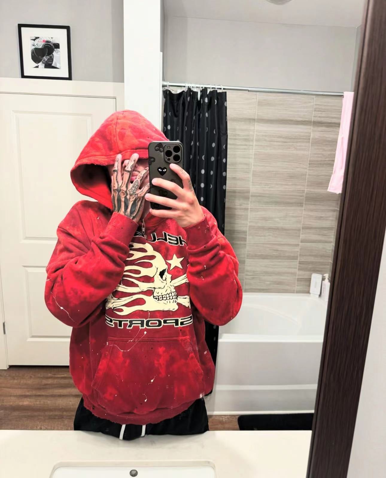 Dunkelroter Hoodie