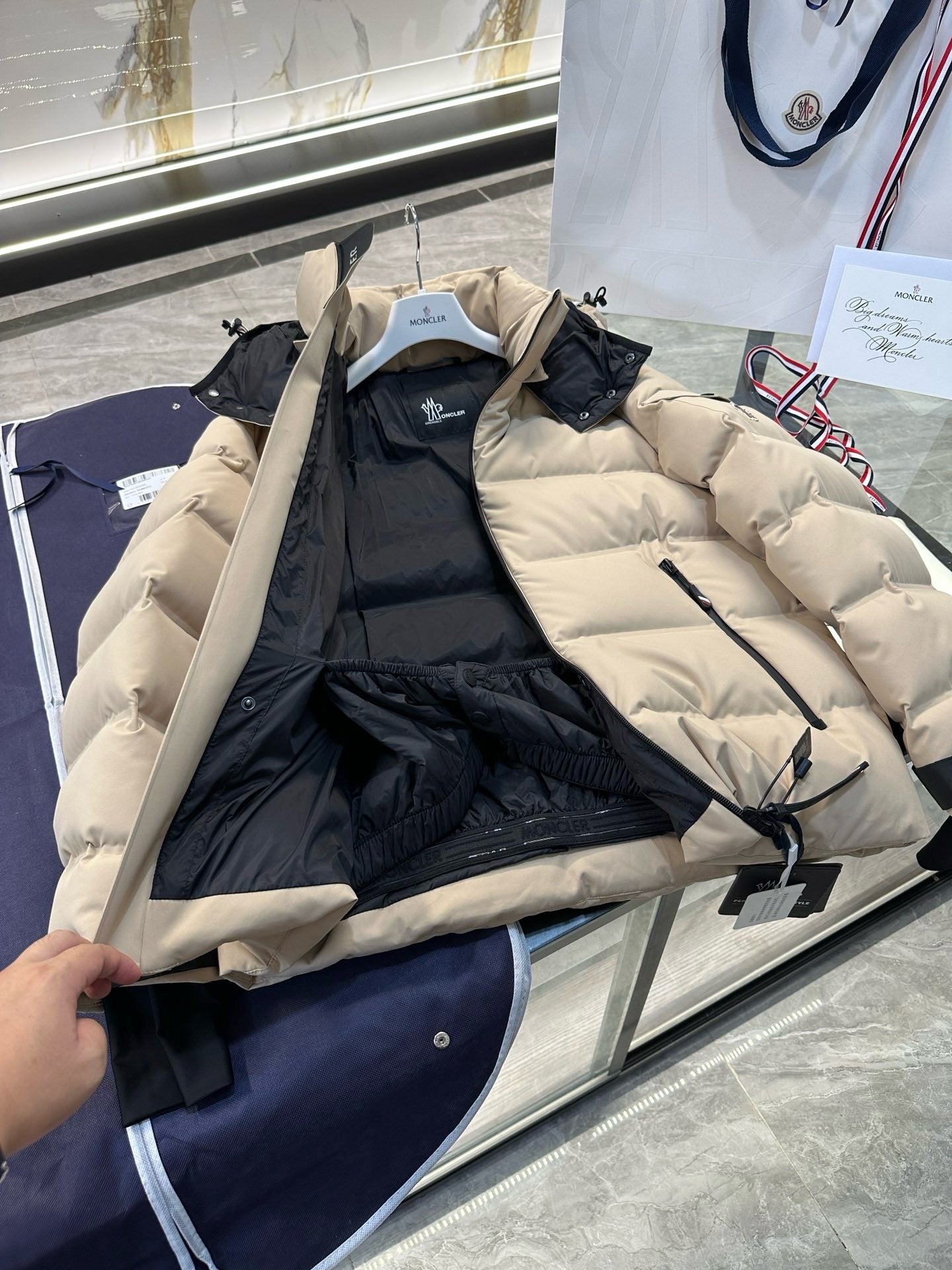 Schwarze Jacke - Größen 4,5