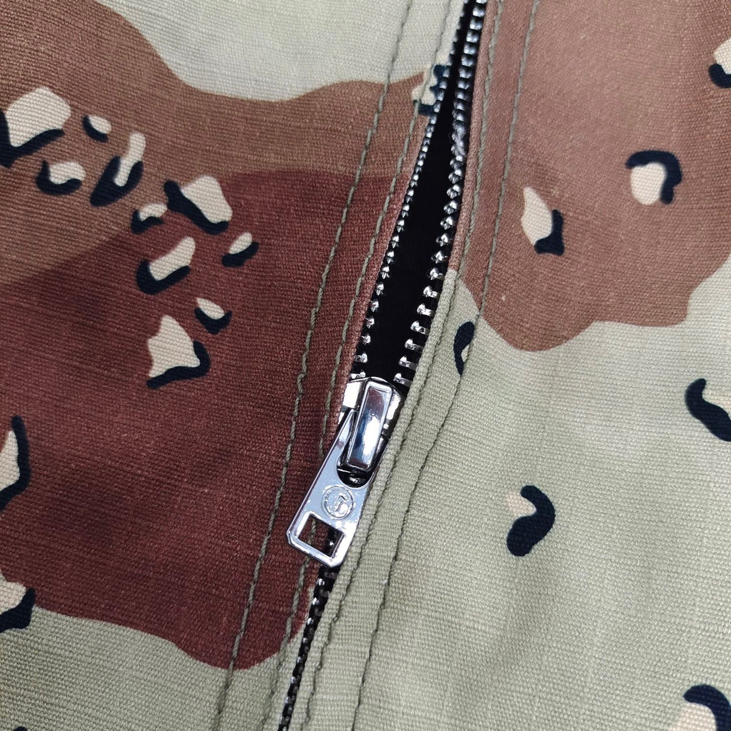 سترة رمادية بنية