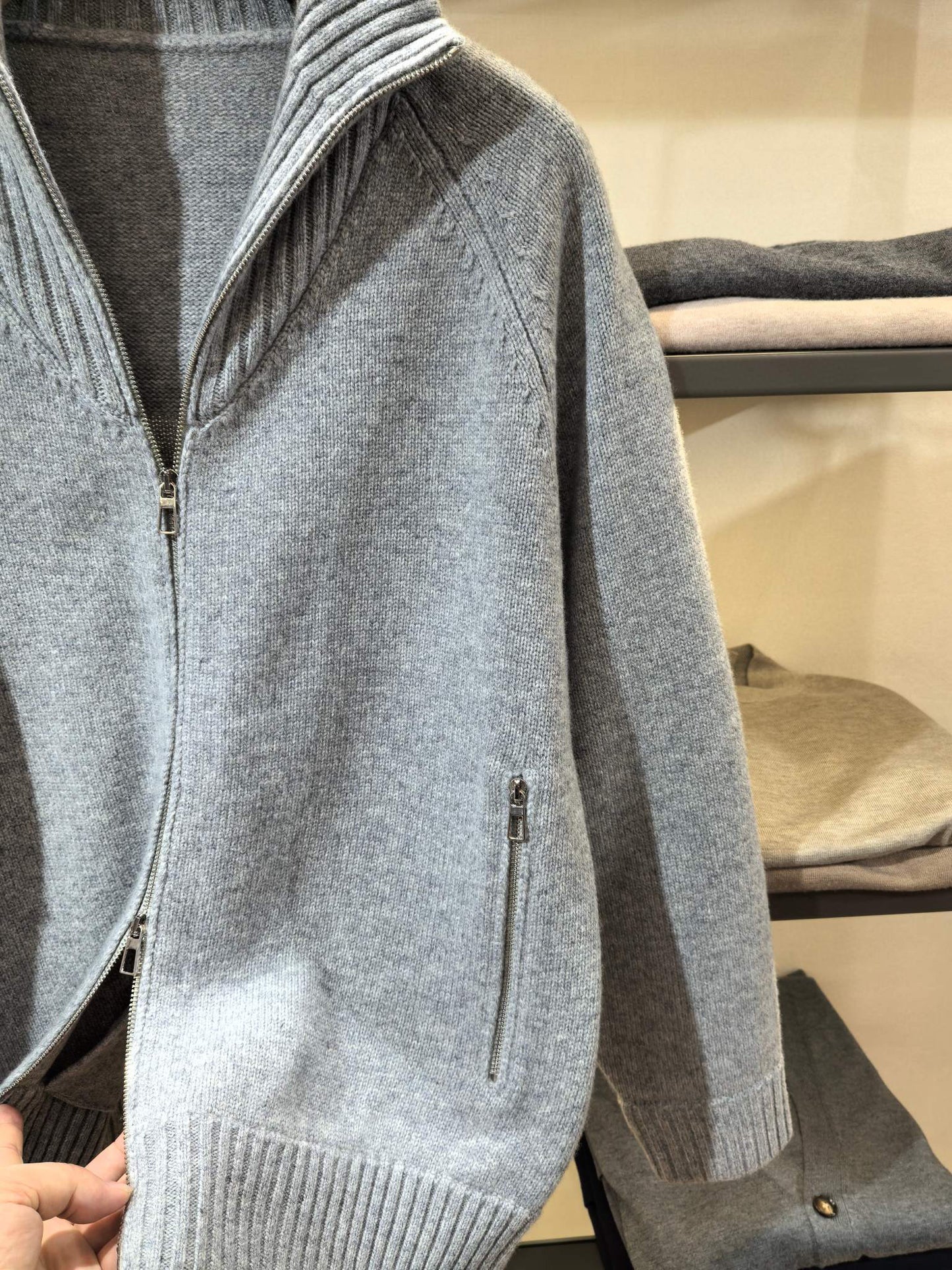 الشوفان والسترة الرمادية