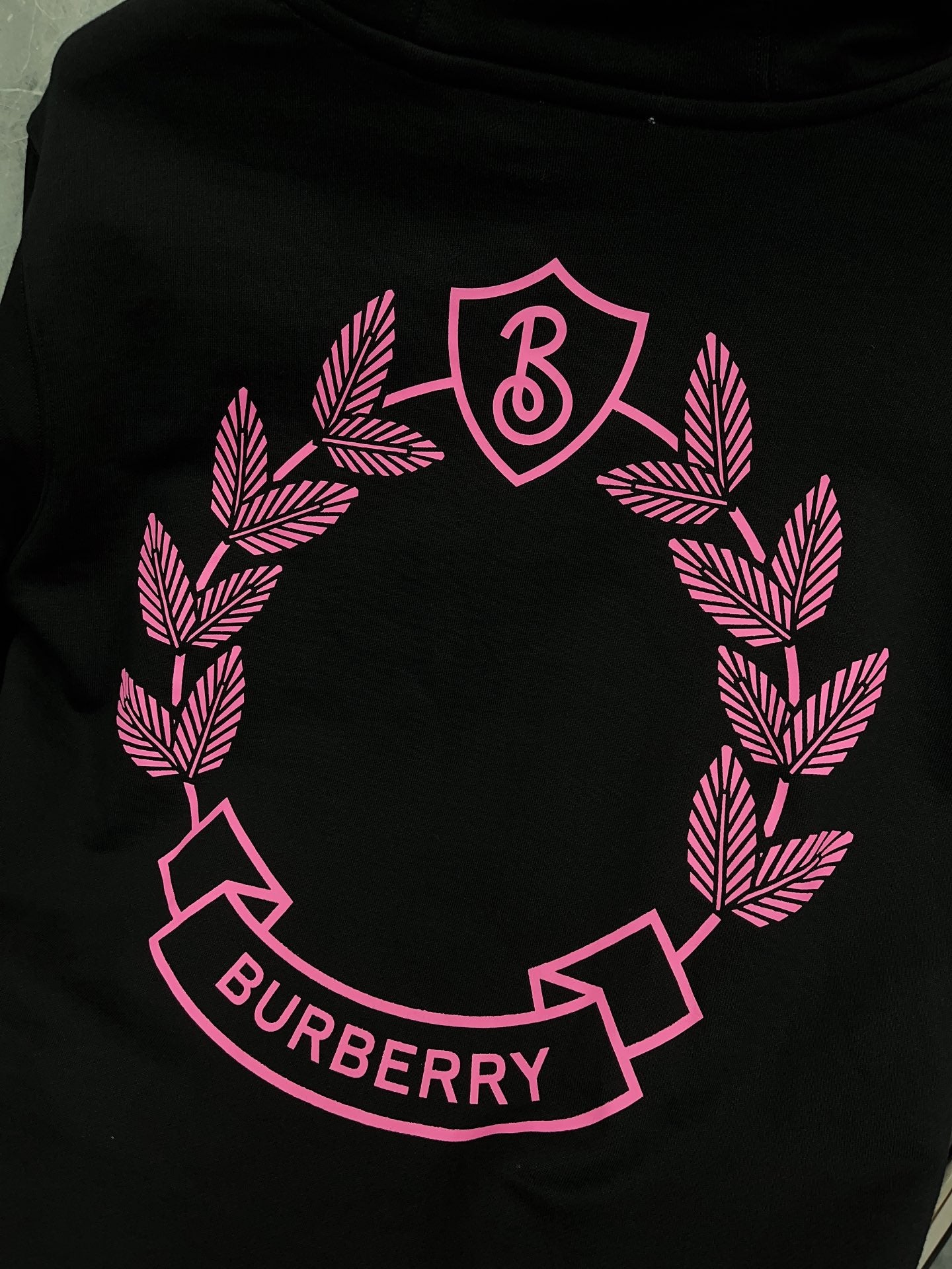 Schwarzer Hoodie