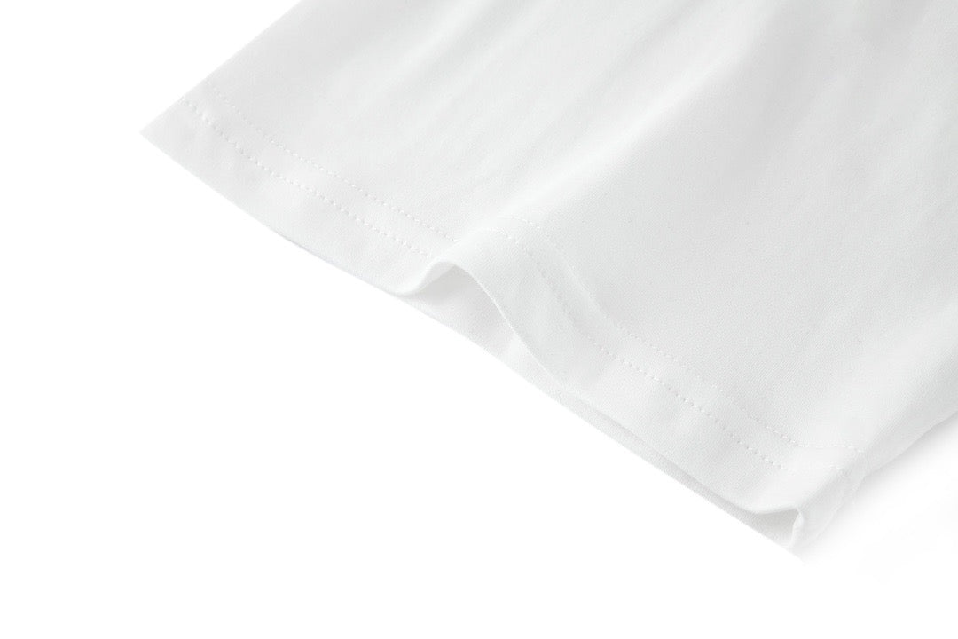 تي شيرت أبيض وأسود