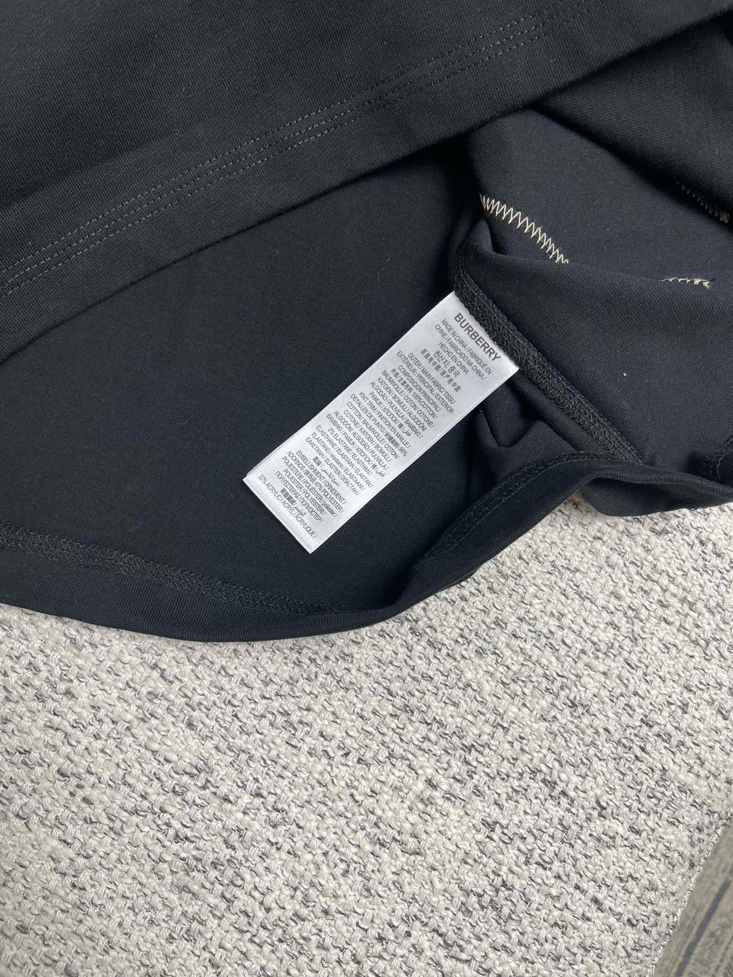 Mehrfarbiges T-Shirt