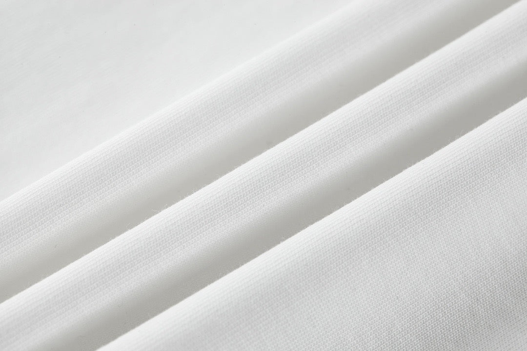 Schwarzes, weißes und graues T-Shirt