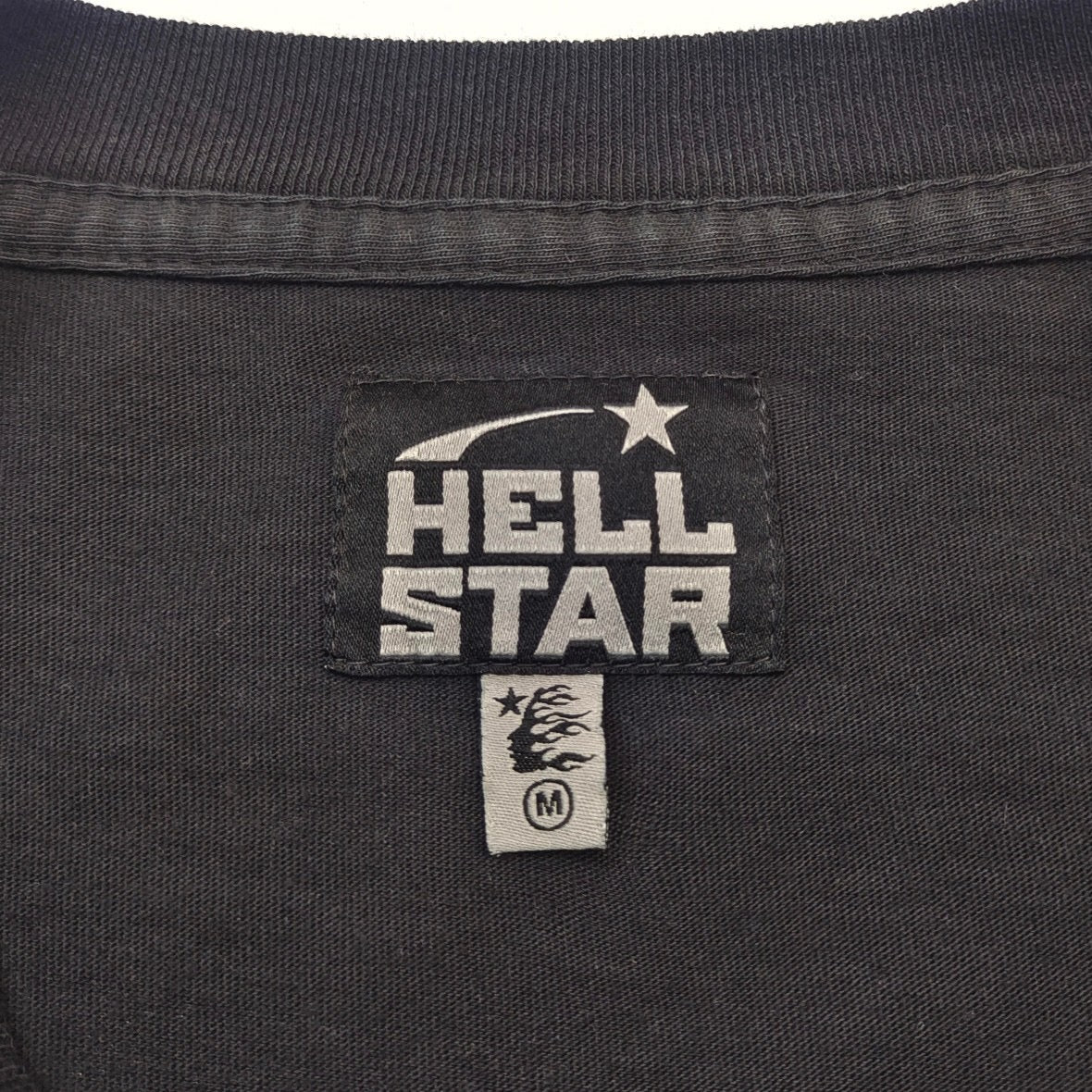 Dunkelschwarzes T-Shirt