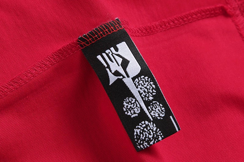 Grünes und rotes T-Shirt