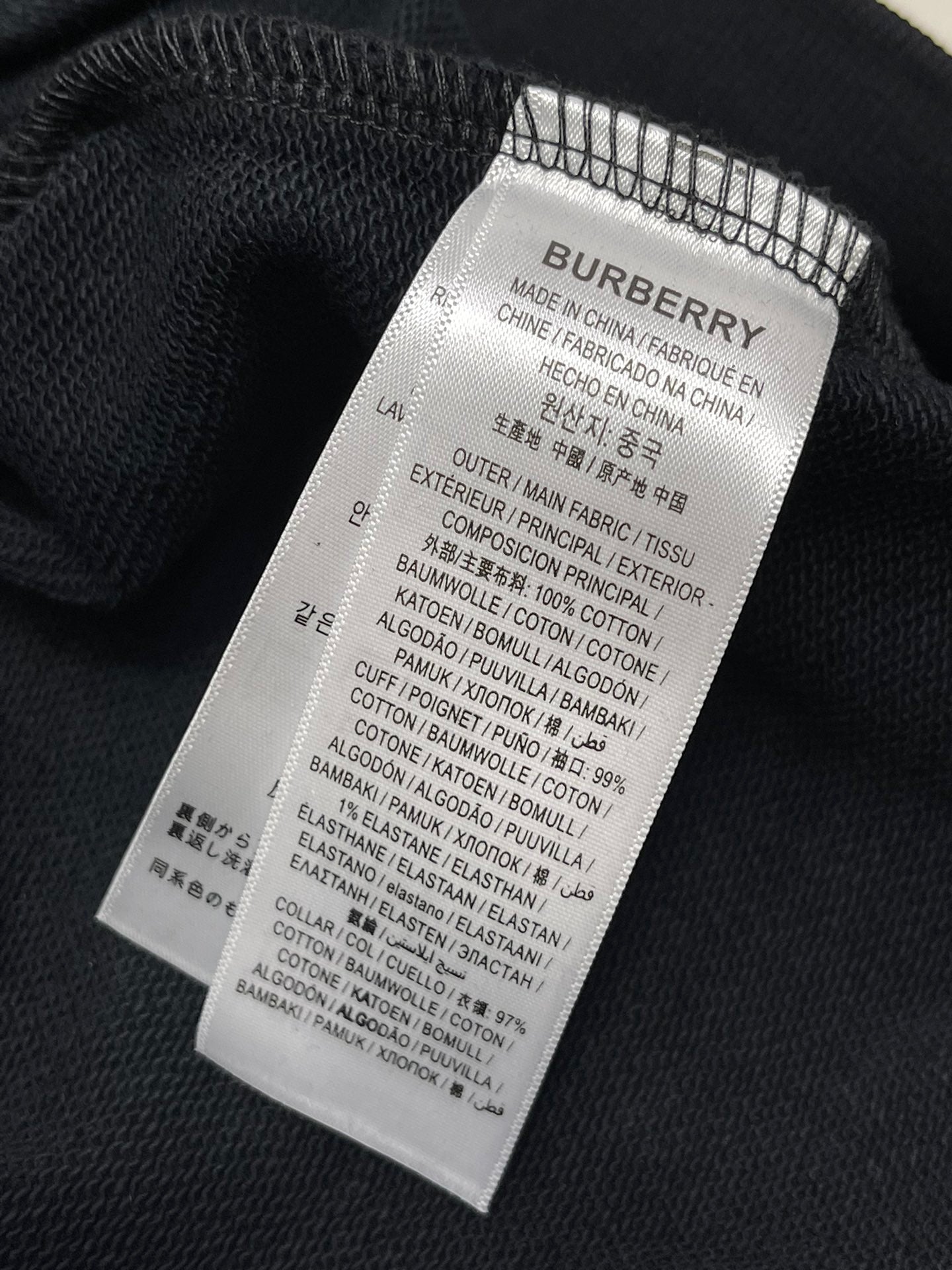 Schwarz-weißes Sweatshirt