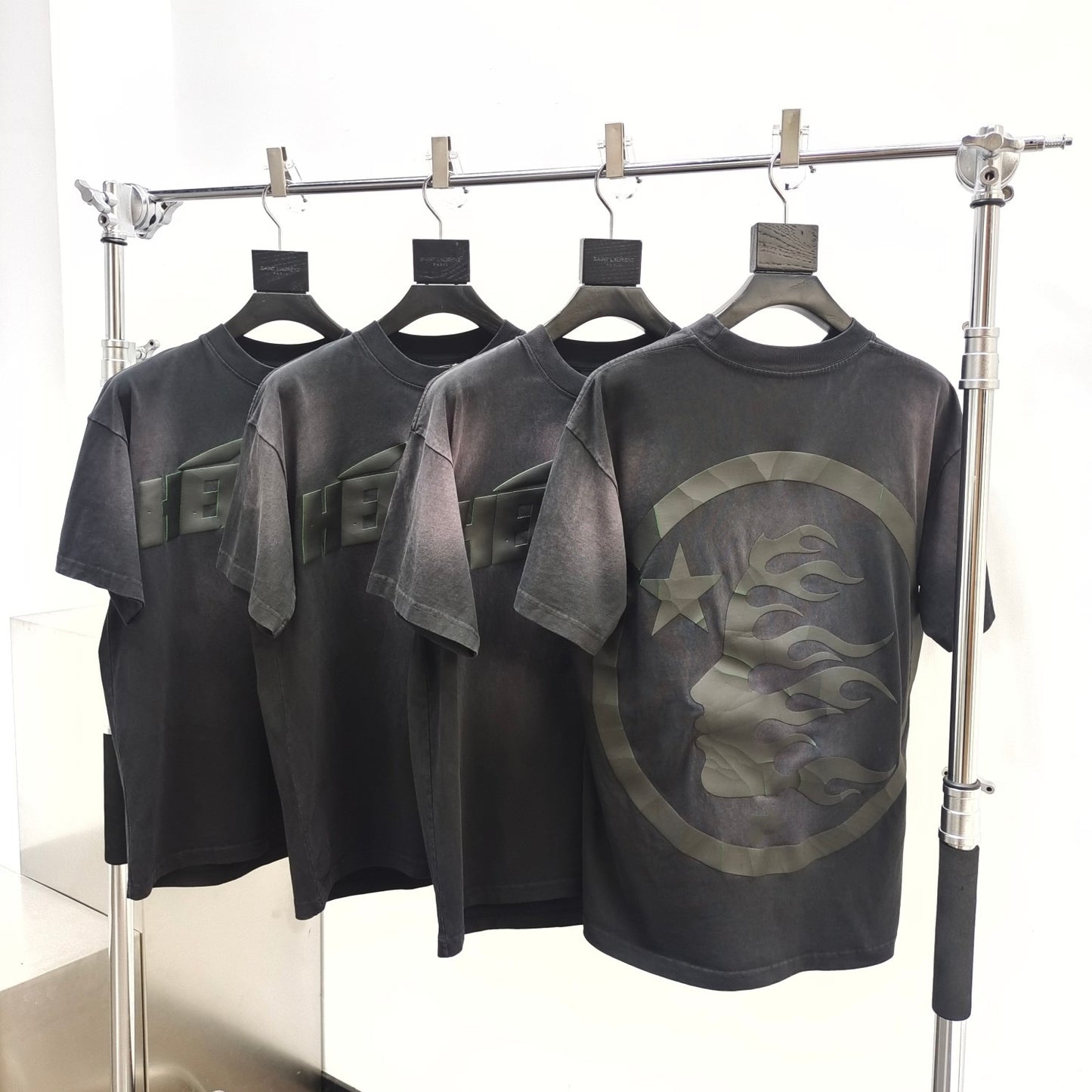 Dunkelschwarzes T-Shirt