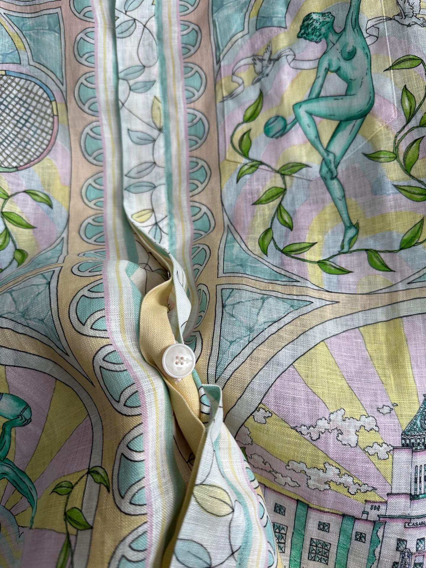 قميص متعدد الألوان