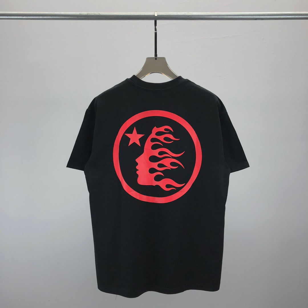 Schwarz-weißes T-Shirt