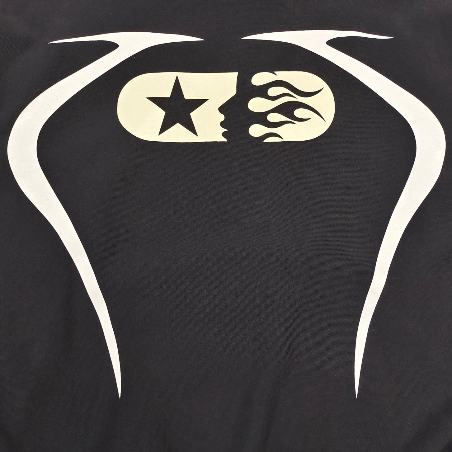 Schwarzer Hoodie