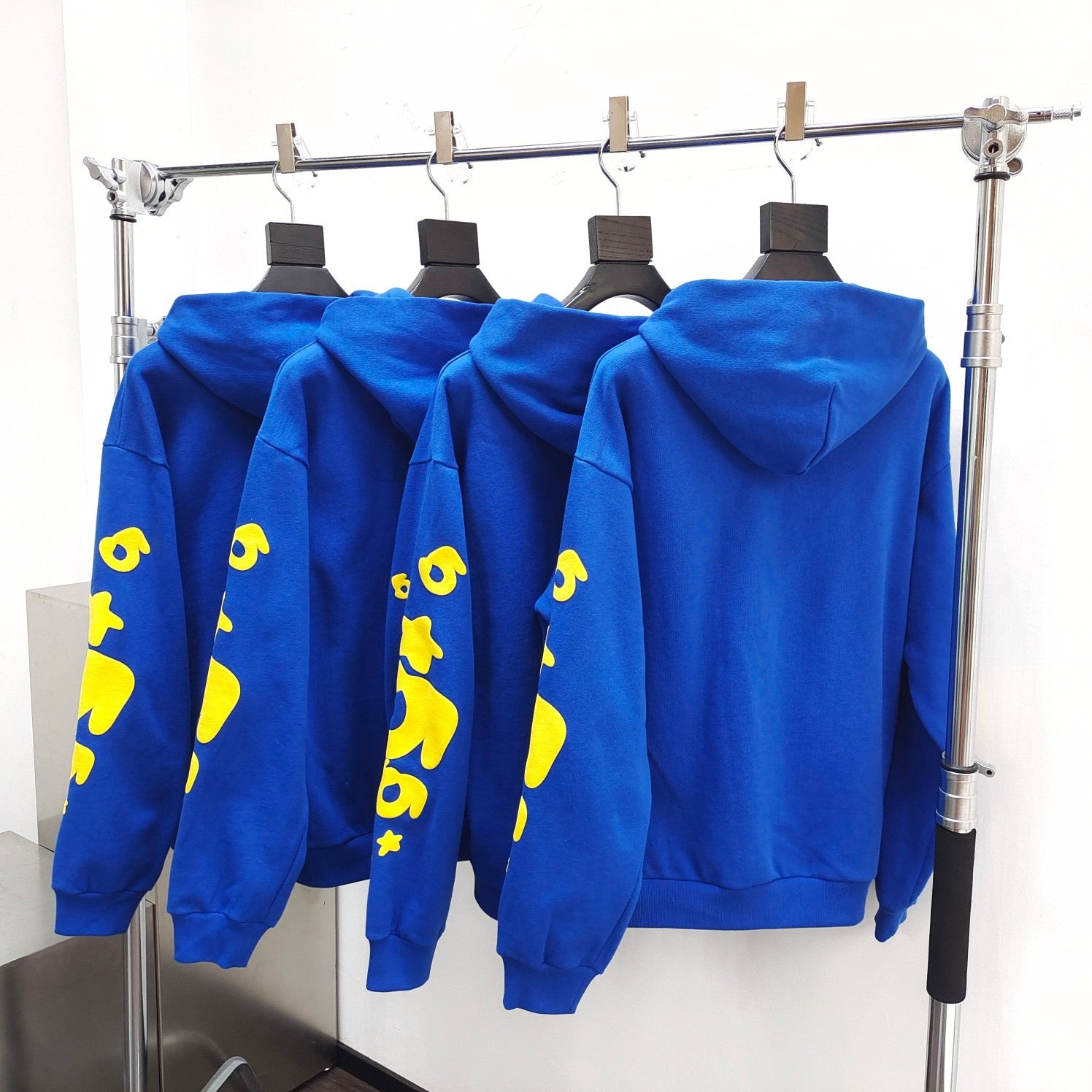 Blauer Hoodie