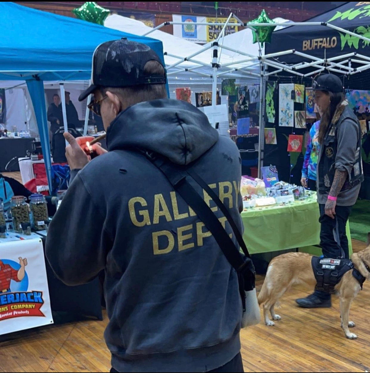 Schwarzgrauer Hoodie