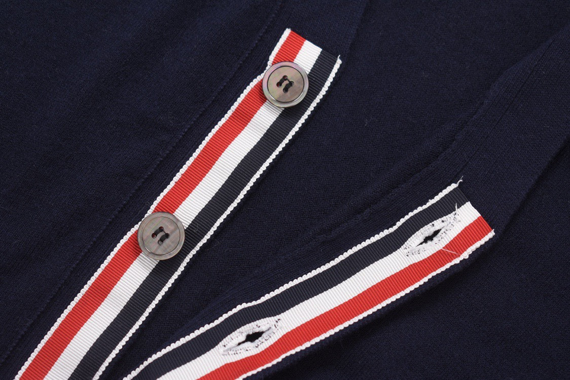 Schwarze, marineblaue, graue und dunkelgraue Jacke
