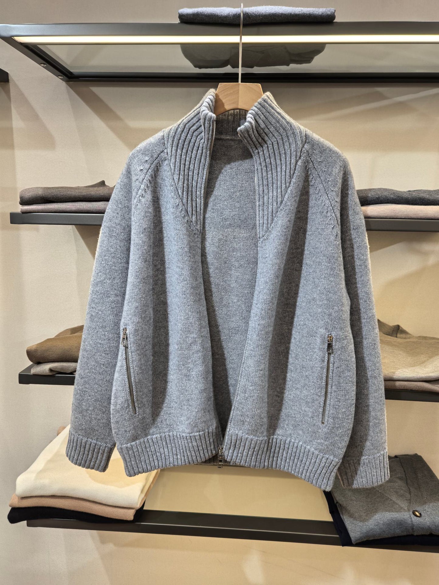 الشوفان والسترة الرمادية