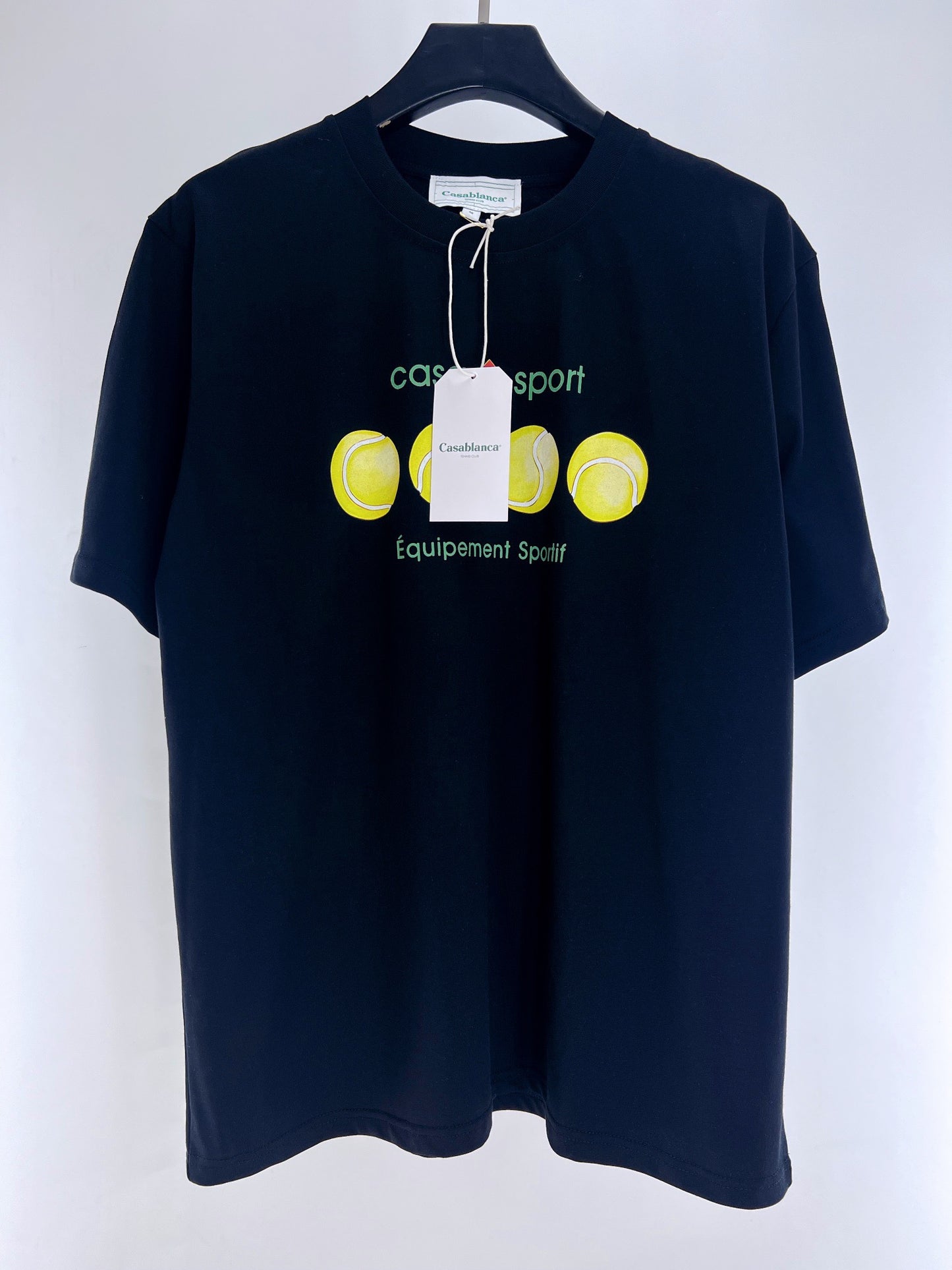 Camiseta azul y blanca