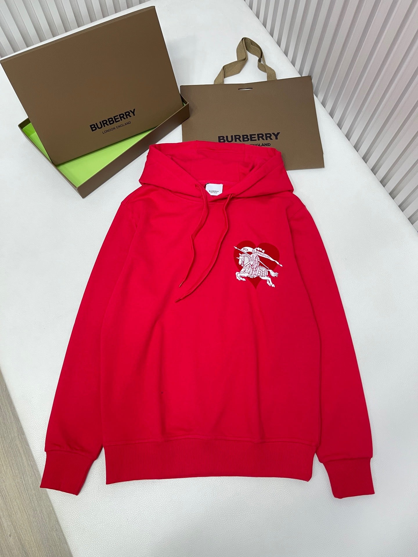 هودي أسود وأحمر