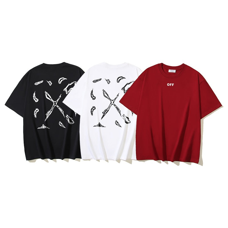 Rotes, schwarzes und weißes T-Shirt