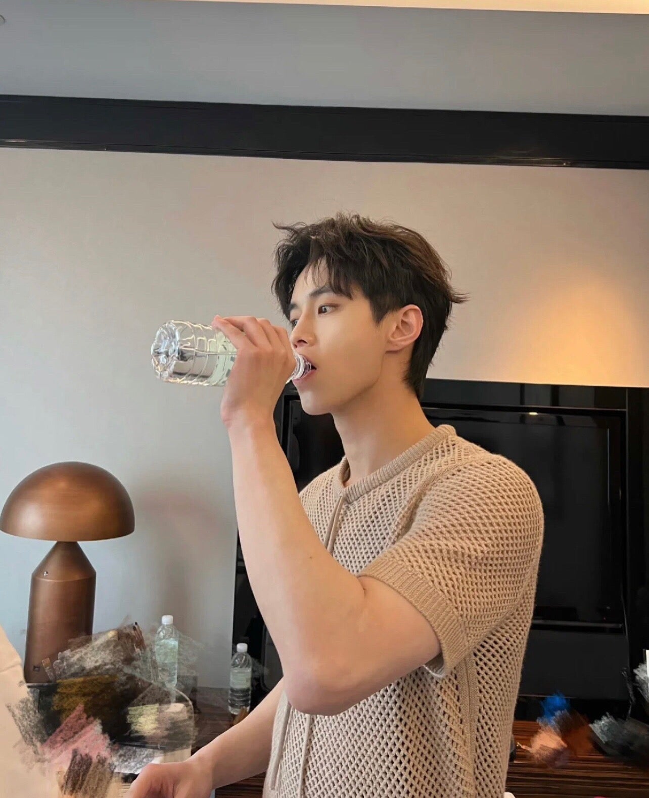 تي شيرت أخضر ورمادي