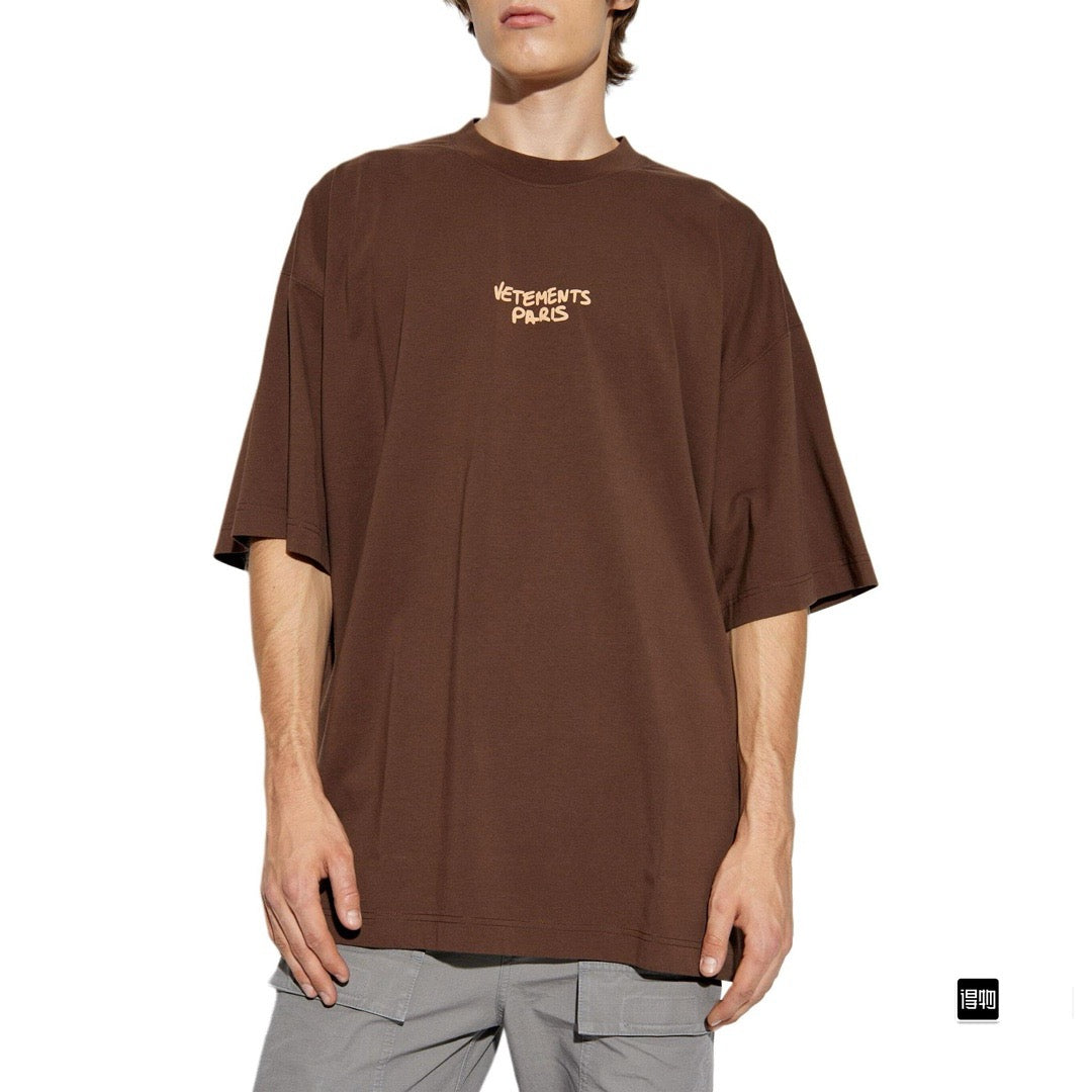Braunes T-Shirt