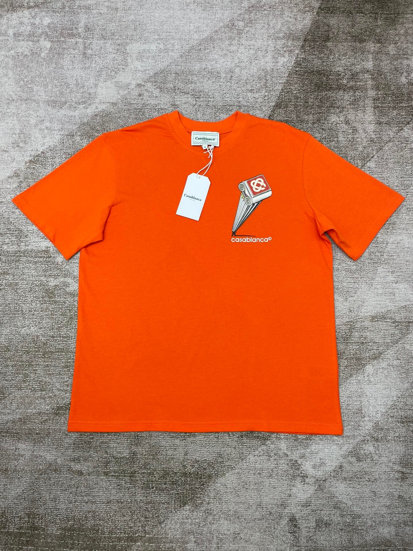 Orangefarbenes T-Shirt
