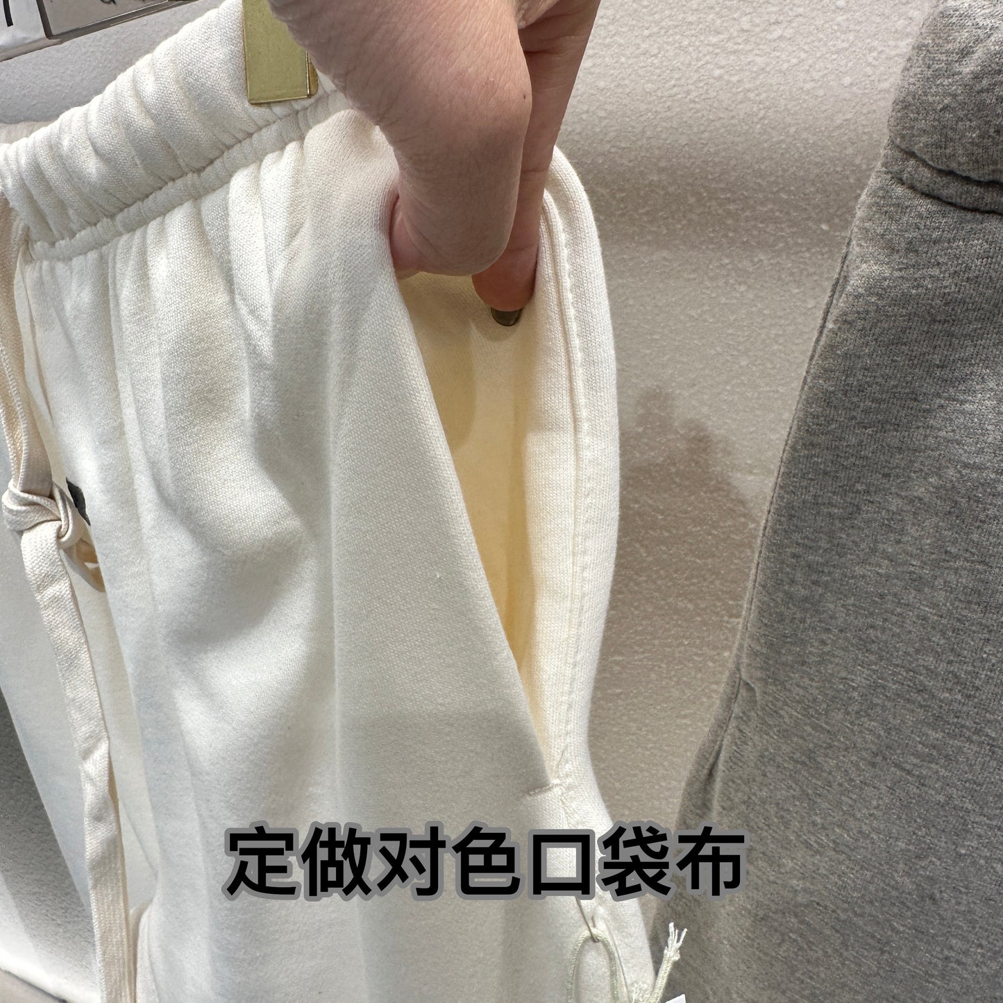 بنطال متعدد الألوان