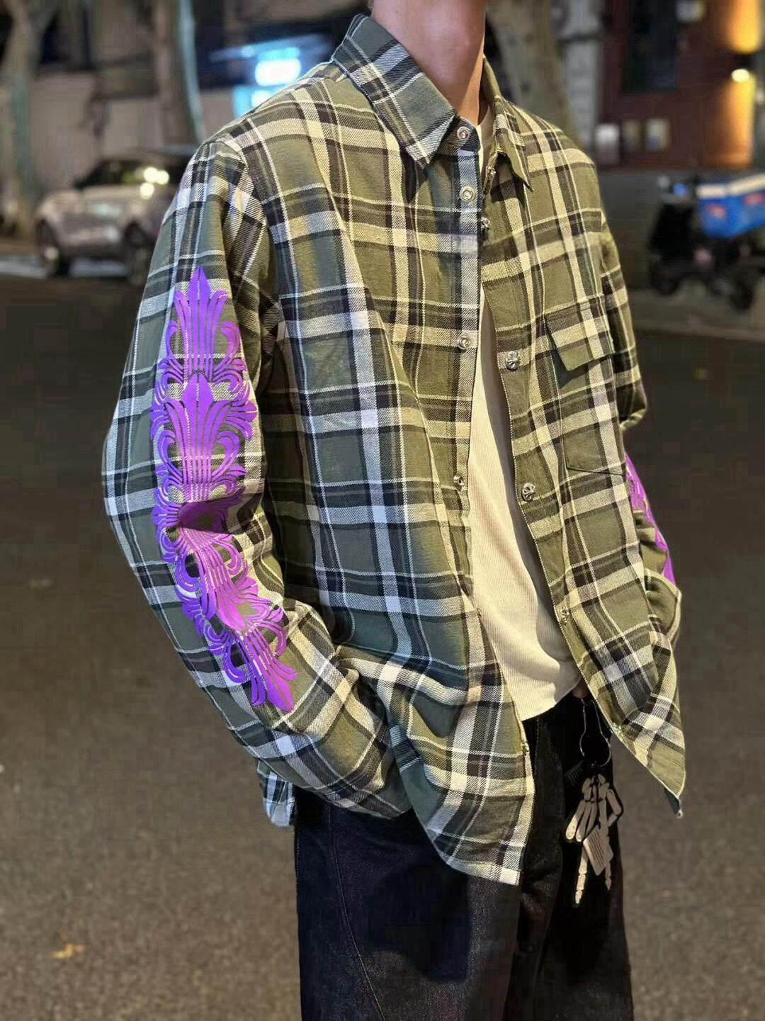 سترة حمراء وزرقاء