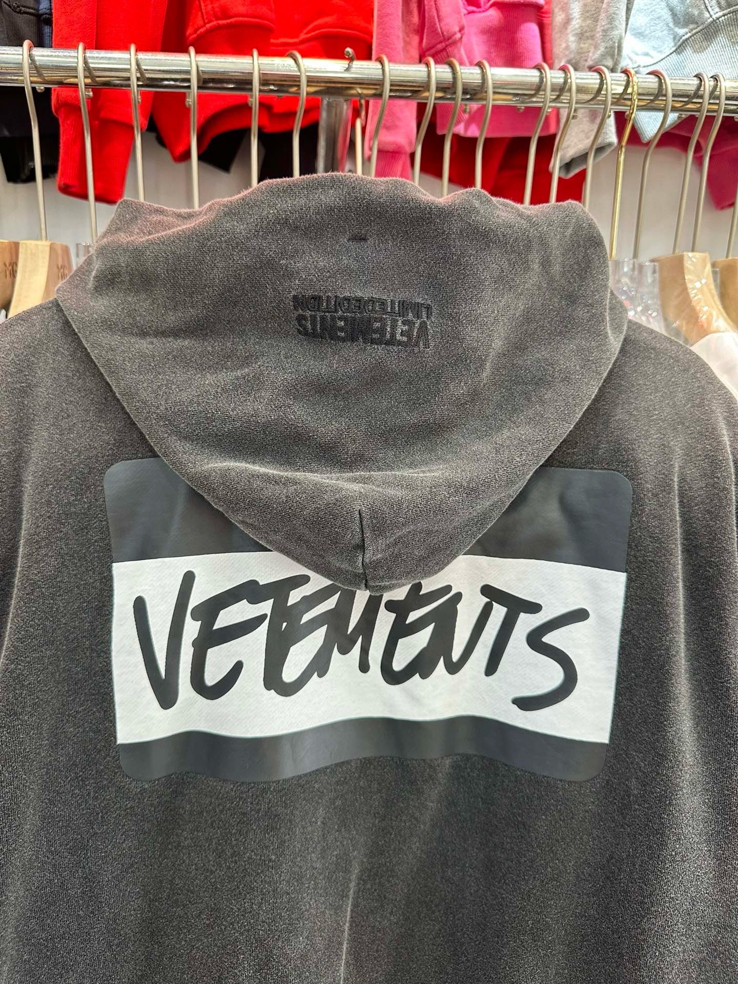Schwarzer Hoodie
