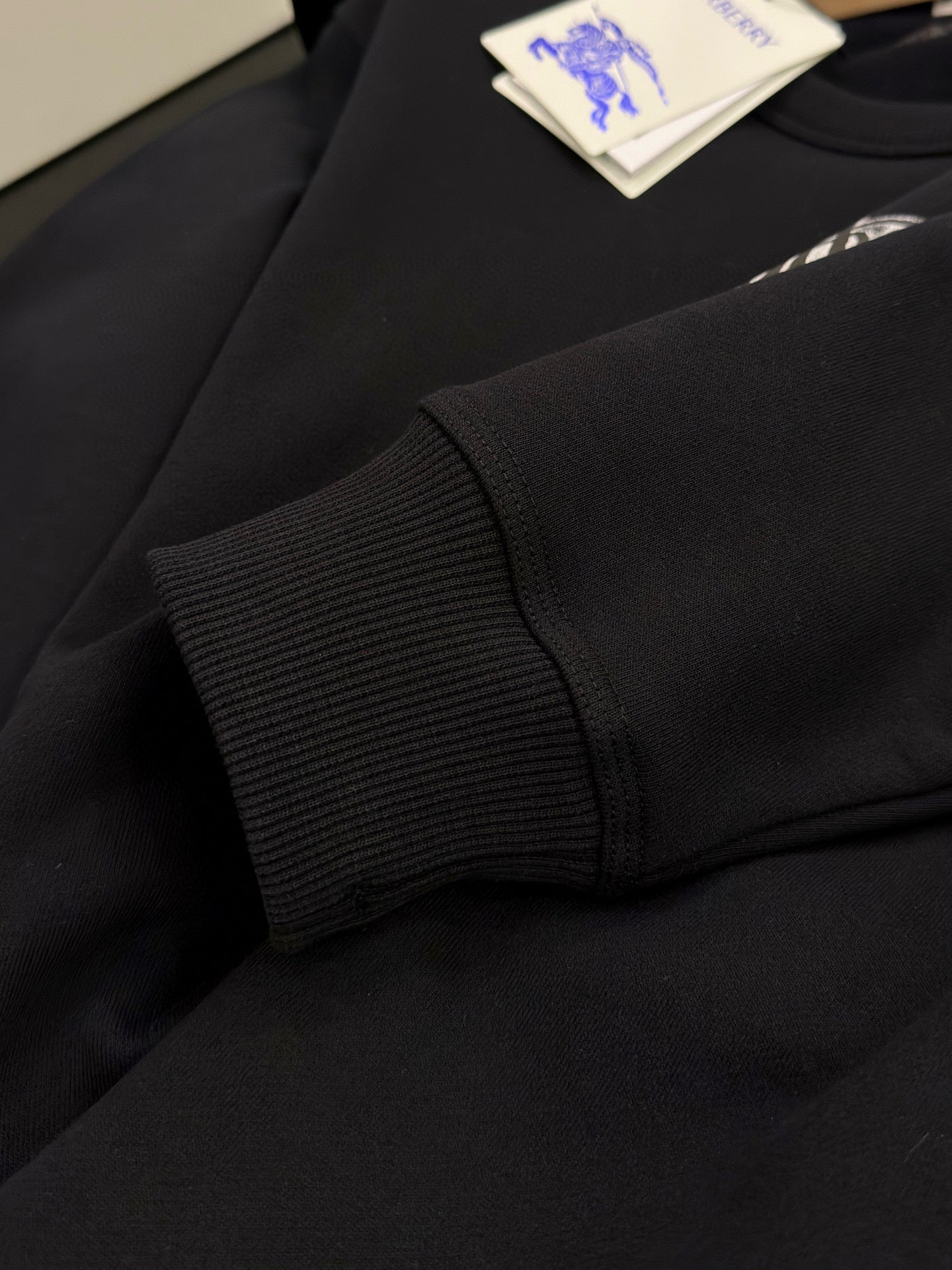Schwarzes Trikot